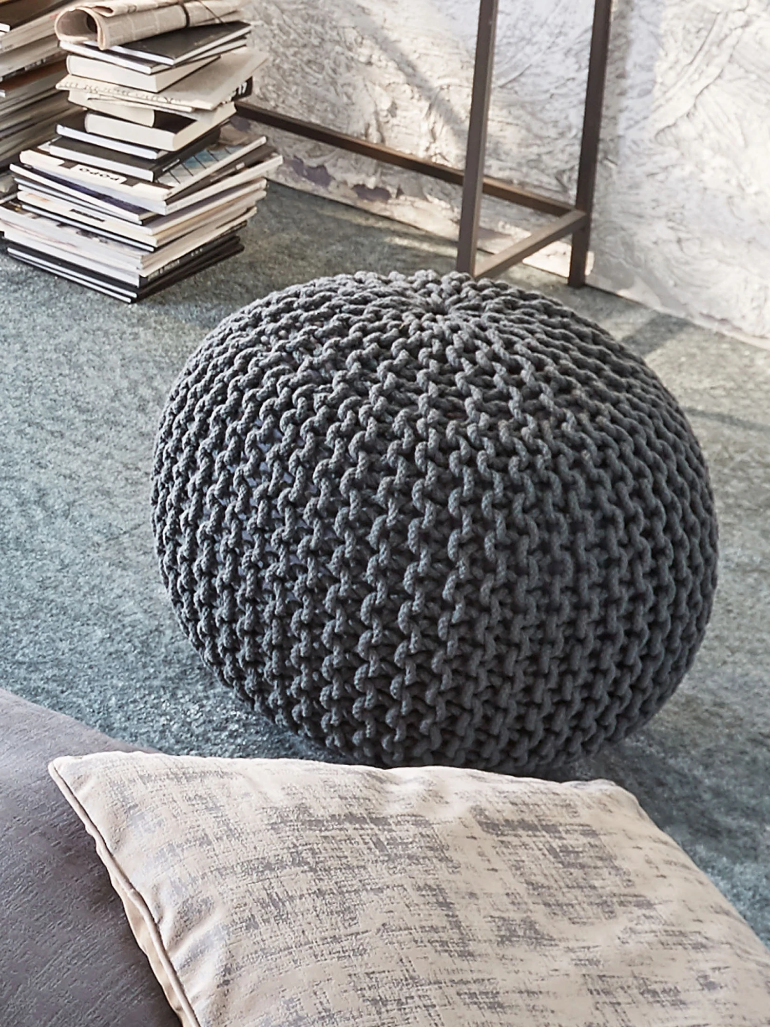 Strick-Pouf, Stahl